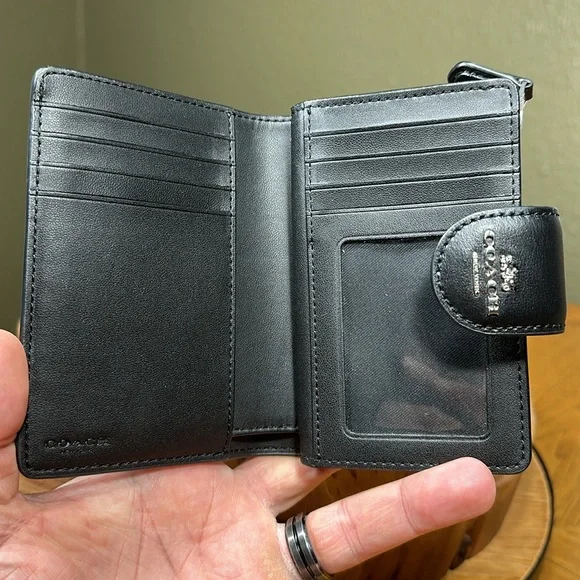 *LIKE NEW* COACH Signature Medium Corner Zip Wallet - Picture 10 of 15